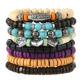 Meerlaagse boho armbandenset van houten kralen met turquoise accenten en metalen bedeltjes - Boheemse Gelaagde Combinatie