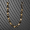 Dettaglio catena biker vintage in bronzo con teschi e croce di Malta su sfondo nero - Bronzo