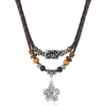 Collana vintage in pelle PU intrecciata con perline di legno e ciondolo a fiore - Marrone Scuro