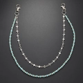 Dettaglio della catena per jeans a doppio strato con perline turchesi e croci in metallo - Catena a Croce a Doppio Strato (TC133) / Argento