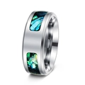 Bague en acier inoxydable poli avec incrustations irisées de nacre d'abalone bleue - US 6 / Vierge
