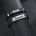 Geflochtene Lederarmbänder für Paare mit Her King und His Queen Metallanhänger - Muster 2-Her King (Schwarze Platte)