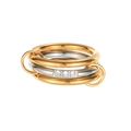 Gestapeltes Titanstahl-Ring-Set mit gold-silbernen Bändern und drei klaren Zirkonia-Steinen - US 6 / Gold