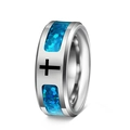Anello in acciaio lucido con inserto glitter blu e motivo a croce nera centrale - US 7 / Stile Croce Blu