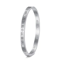 Dettaglio di bracciale in acciaio inossidabile argento con numeri romani e zirconi chiari - Argento