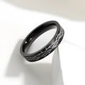 Macro di anello 4mm in acciaio nero con motivo spine argentate e stile dark gothic - US 6 / Spina Nera