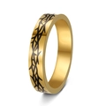 Polierter 4mm goldener Edelstahlring mit lasergraviertem schwarzem Dornenmuster-Dekor - US 6 / Gold