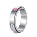 Detalle de anillo giratorio de plata con banda rotativa decorada con flores rosas y blancas - US 9 / Estilo Flor de Plata