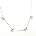 Collana MAMA minimalista in argento sterling S925 per donna su uno sfondo bianco - Argento 925 / Platino