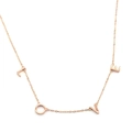 Detailopname van roségouden S925 zilveren ketting met LOVE letterhangers - 925 zilver / Roségoud