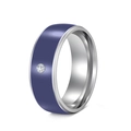 Détail de la bague en acier de 8mm avec émail bleu et incrustation de zircone - US 7 / Violet