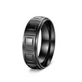 Detalle de anillo de acero negro cepillado con patrón geométrico e interior pulido - US 6 / Negro