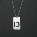 Collier minimaliste argenté avec pendentif rectangulaire et lettre D ajourée - D (Pendentif Unique)