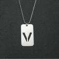 Collier plaque d'identité en acier poli avec pendentif ajouré en forme de lettre V - V (Pendentif Unique)