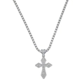 Nahaufnahme einer Hip-Hop-Tenniskette mit Kreuzanhänger und schimmernden Zirkonia - Silbernes Kreuz mit Tenniskette / 4mm Tennis Kette
