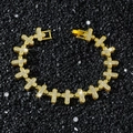 Bracciale a croce hip hop dorato con zirconi incastonati su sfondo minerale nero - Bracciale (20.5 cm) / Oro