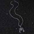 Collana con ciondolo a scorpione punk argento e catena a corda su sfondo di pietra nera - Argento (Scorpione) / Argento