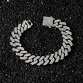 Bracciale Cuban da 14mm in argento con strass scintillanti su sfondo nero materico - Bracciale (20 cm) / Argento