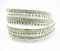 Bracciale avvolgente in velluto bianco con strass AB luccicanti e borchie argentate - Colorato