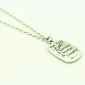 Collar de plata con colgante rectangular grabado con mensaje de amor para madre - Plata Antigua