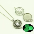 Pendentif médaillon ajouré à fleurs lumineuses avec effet de lueur verte dans l'obscurité - Lumière Verte (YJ10-6113)