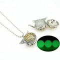 Collana con ciondolo ad ali di gufo luminose e perla fluorescente in sfera di metallo - Stile Ali Luce Verde (YJ10-6189)