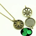 Antique bronze hollow pendant necklace with green luminous glow in the dark effect - Flower Hollow Style (YJ10-6104) / Green