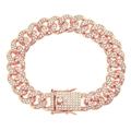 Détail macro d'une chaîne cubaine en or rose avec cristaux pavés et fermoir à boîte - Bracelet Or Rose-7inch