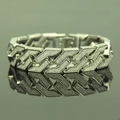 Herren Hip-Hop Panzerarmband in Silber mit Glitzereffekt auf einer reflektierenden Fläche - Silber