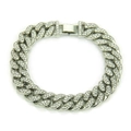 Detalle de pulsera de eslabones cubanos plateada con pavé de circonitas y cierre firme - Plateado
