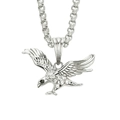 Dettaglio della collana con ciondolo a forma di aquila hip hop e cristalli lucenti - Argento (Occhi Neri)