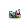 Dettaglio macro dell'anello a farfalla con strass colorati e fascia elastica in metallo - Farfalla Piccola / Elastico Regolabile