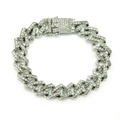 Nahaufnahme des Hip-Hop-Armbands aus Silber mit eisbedeckter Pavé-Diamantschnalle - Silber