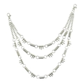 Drielaagse zilveren metalen broekketting met punk veerringen en studs op witte basis - Zilver