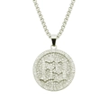 Dettaglio del ciondolo hip-hop argento con cristalli e lettere B e H incise - Targhetta Rotonda / Catena Box 0.3*75cm / Argento