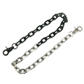 Dettaglio di catene per pantaloni a maglie ovali nero opaco e argento lucido con moschettoni - Argento & Nero