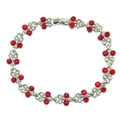 Dettaglio macro del bracciale a forma di ciliegia con strass di cristallo rossi e bianchi - Argento (Pietra Rossa)