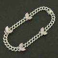Détail du collier chaîne cubaine hip-hop avec papillons en zircon rose sur fond noir - Argent (4 Papillons Zirconia Rose) - 18 Pouces