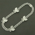 Detailopname van de iced-out Cubaanse ketting met sprankelende vlinders en pavé diamanten - Zilveren Vlinder Cubaanse Schakelketting / 16inch (40cm) / Zilver