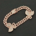 Macro-opname van roségouden Cubaanse schakelketting met ijzige vlinderhangers - Vlinder Cubaanse Schakel Enkelband / 26cm / Roségoud