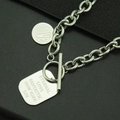 Détail de collier en acier inoxydable avec pendentif carré gravé et fermoir à bascule - LOVE New York 520 Rond Carré (Style 1)