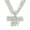Dettaglio del ciondolo Burna Boy ghiacciato con catena cubana e strass scintillanti - Set Catena Cubana Da 50cm / Argento