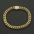 Vista macro del bracciale a catena cubana dorata con chiusura a rettangolo e zirconi bianchi - Oro-0.8*21cm