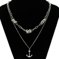 Collana a doppio strato argento con ciondolo a ancora e nodi a spirale su un busto nero - Collana a doppio strato / Argento