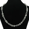Collana a catena d'argento artigianale con maglie industriali su manichino nero - 45cm / Argento