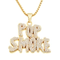 Collar hip hop de cadena dorada con colgante de letras POP SMOKE con pedrería - Letra POP SMOKE - Cadena de Caja / Dorado