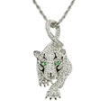 Dettaglio macro del ciondolo a tigre argento con occhi verdi e pavé di pietre - Tigre (Argento) - Catena a Corda in Acciaio Inossidabile 0.3x60cm / Argento