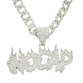 Vista ravvicinata della catena cubana hip-hop argento con ciondolo NOCAP con fiamme - Collana con catena cubana da 50 cm / Argento