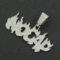 Dettaglio del ciondolo Lucky con design a fiamme e pavé di cristalli brillanti - Pendente Singolo (Senza Catena) / Argento