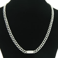 Collana a catena cubana argento con piastrina ID su espositore per gioielli nero - Collana